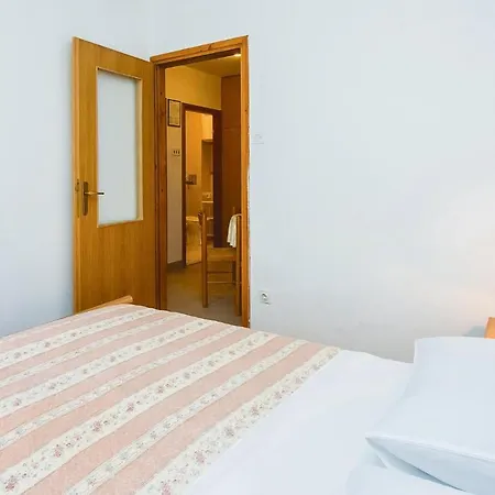 Two-bedroom In Lokva Rogoznica
